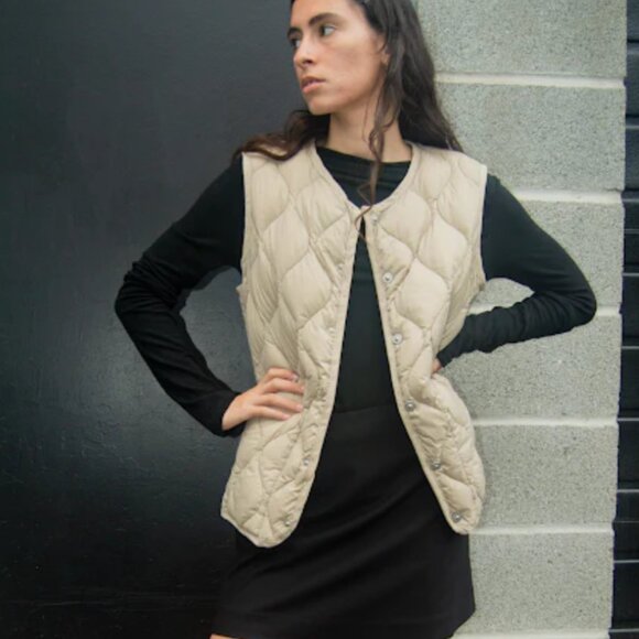 Taion Soft Shell Down Vest in Grey Beige - Picture 5 of 6